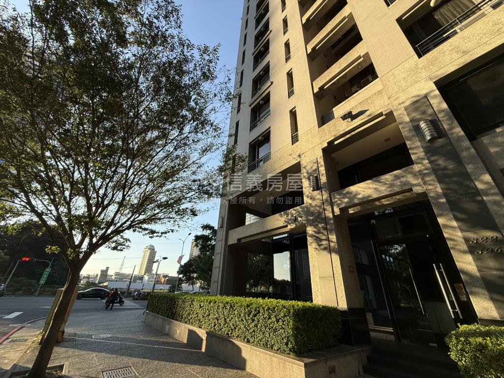 市政依蝶四房附Ｂ１平車房屋室內格局與周邊環境