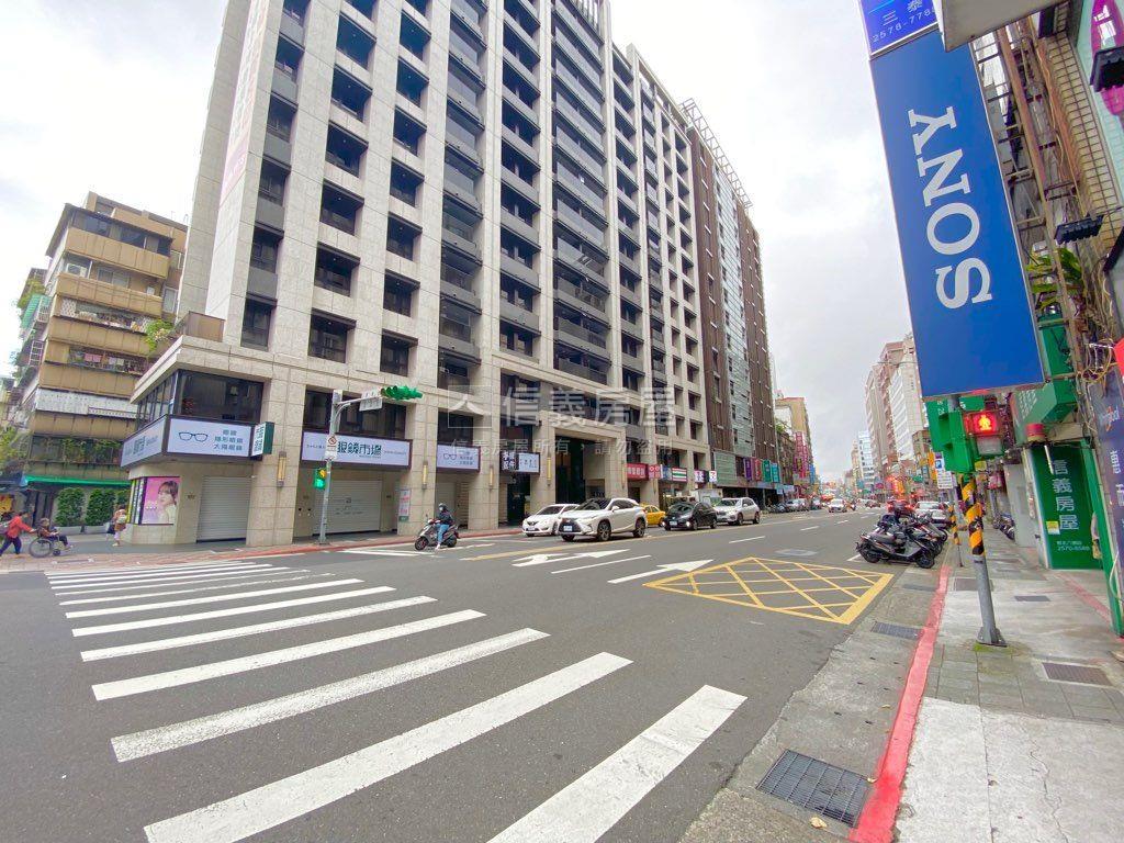 八德黃金路段角間金店房屋室內格局與周邊環境