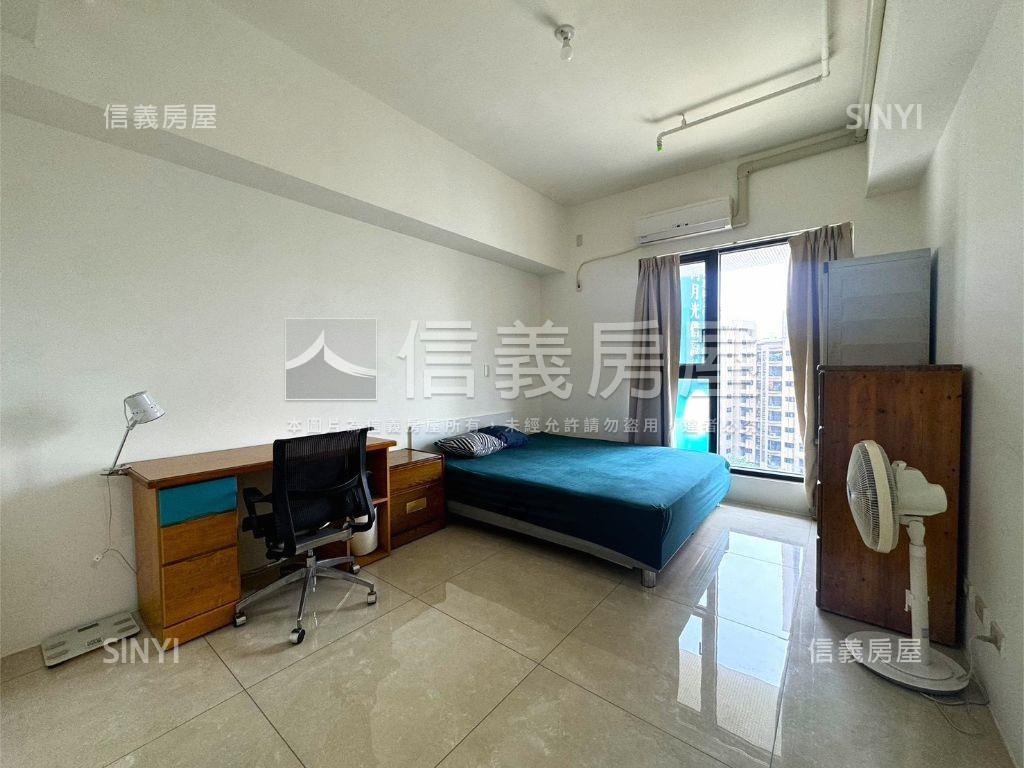 巨蛋首排時尚京城三房平車房屋室內格局與周邊環境