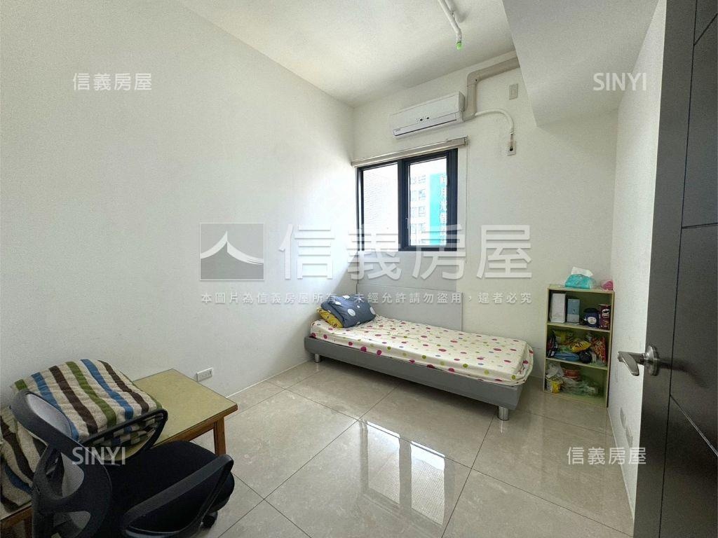 巨蛋首排時尚京城三房平車房屋室內格局與周邊環境