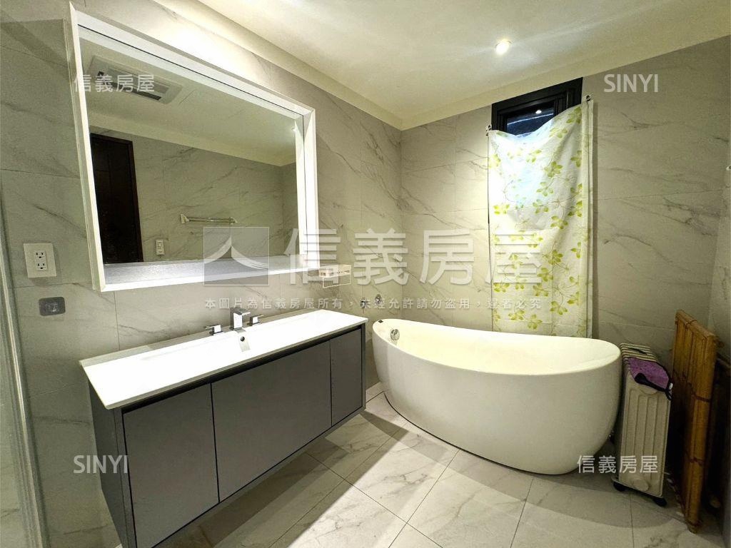 巨蛋首排時尚京城三房平車房屋室內格局與周邊環境