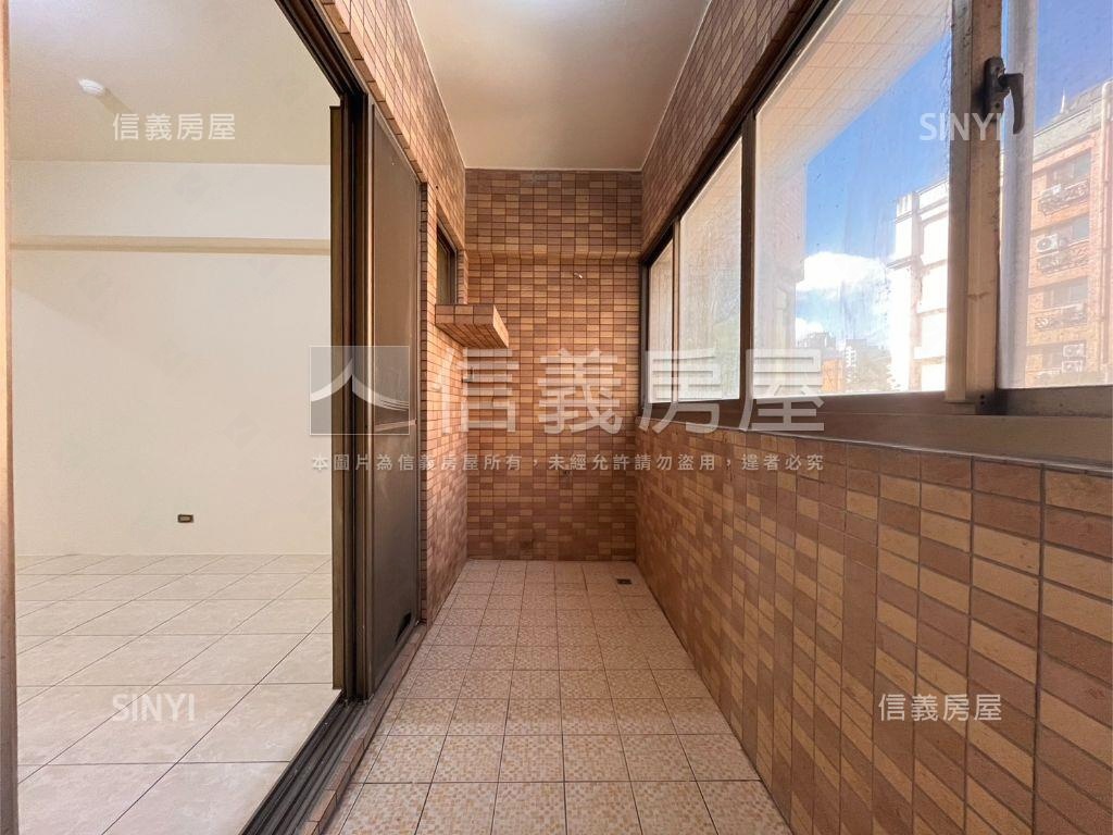 親水公園高樓層四房有車位房屋室內格局與周邊環境