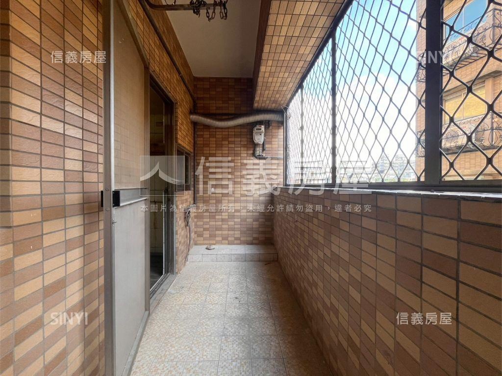 親水公園高樓層四房有車位房屋室內格局與周邊環境