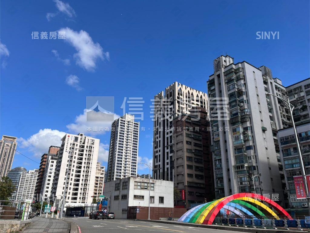 親水公園高樓層四房有車位房屋室內格局與周邊環境