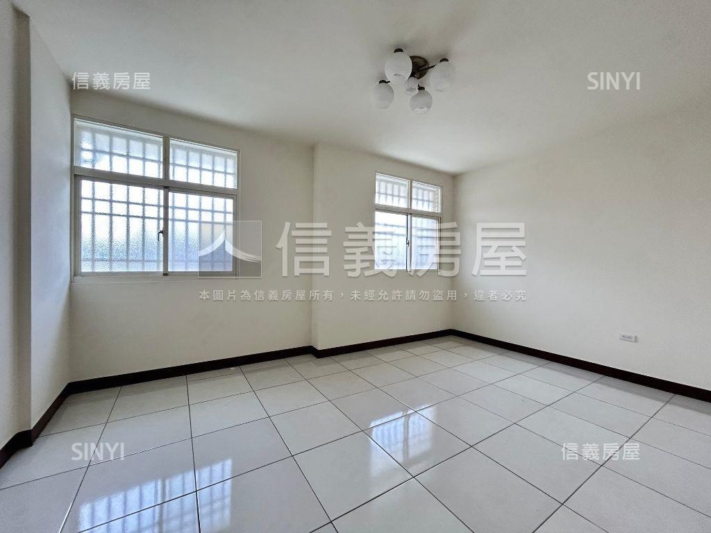 近仁化路大面寬臨路透天房屋室內格局與周邊環境