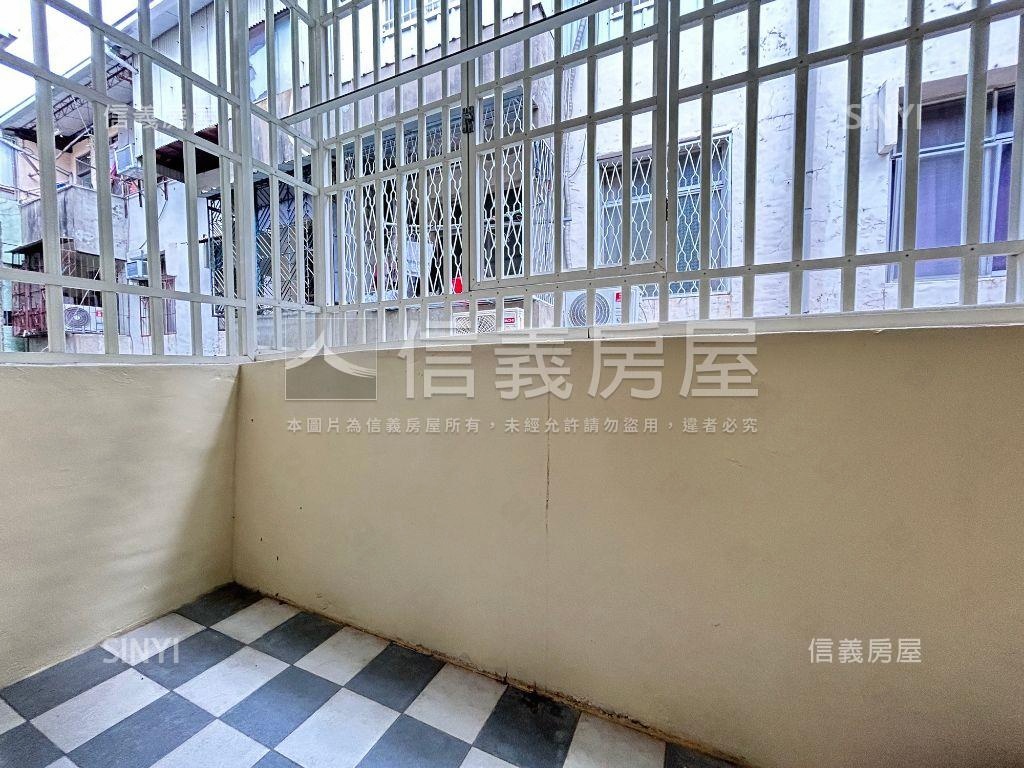 近仁化路大面寬臨路透天房屋室內格局與周邊環境