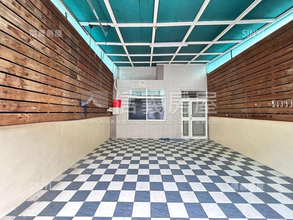 近仁化路大面寬臨路透天房屋室內格局與周邊環境