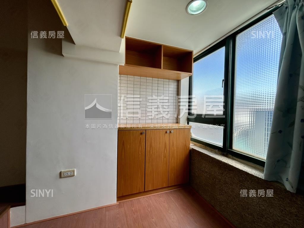 園區俠客稀有出售附車位房屋室內格局與周邊環境