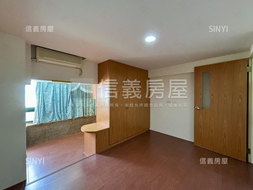 園區俠客稀有出售附車位房屋室內格局與周邊環境