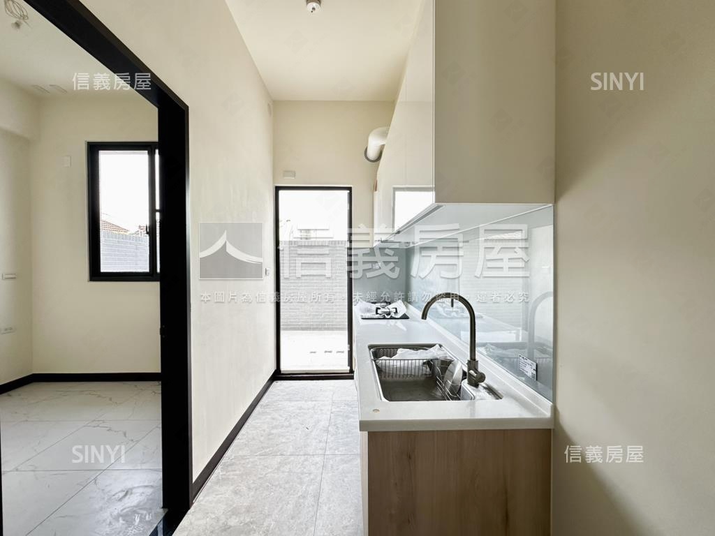 近南科全新未住透天房屋室內格局與周邊環境