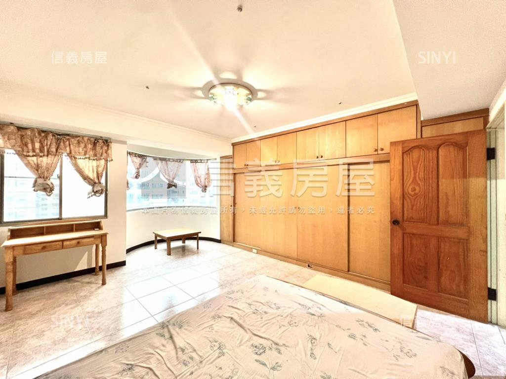 第一園｜大坪採光有車位房屋室內格局與周邊環境