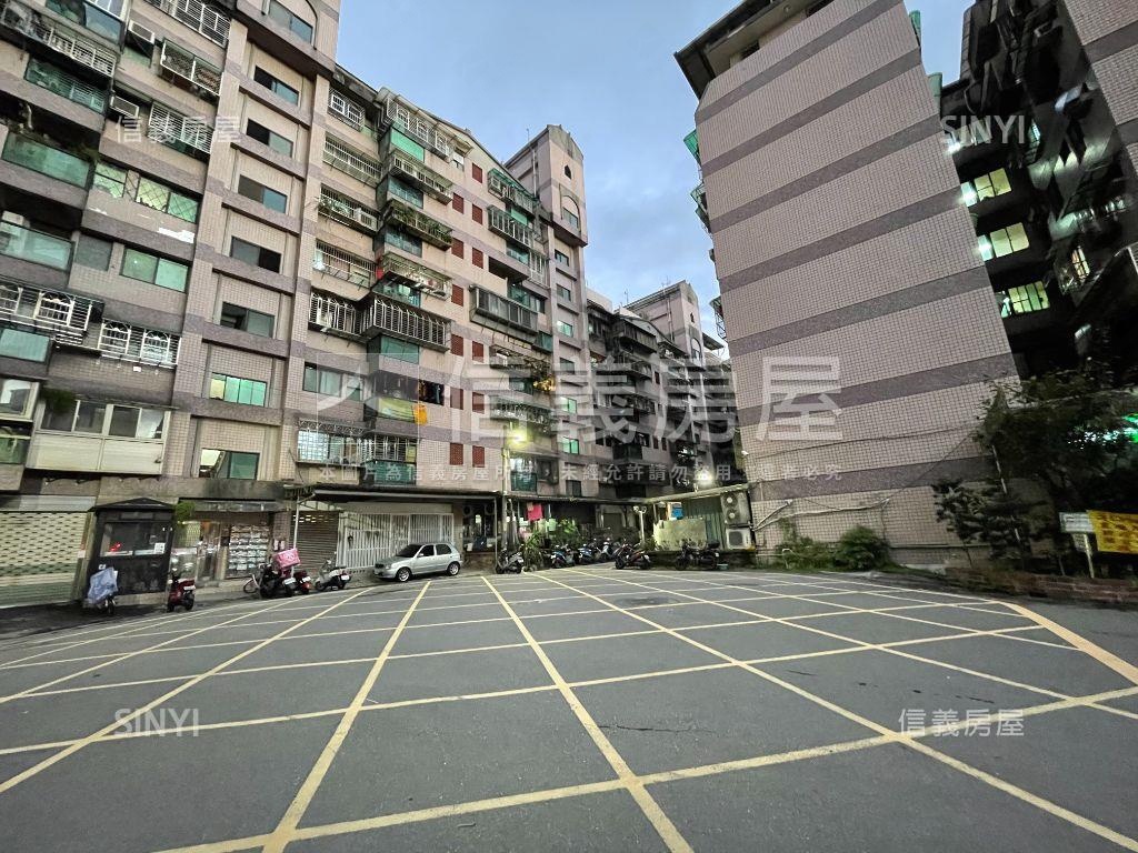 稀有釋出綠意盎然三房車位房屋室內格局與周邊環境