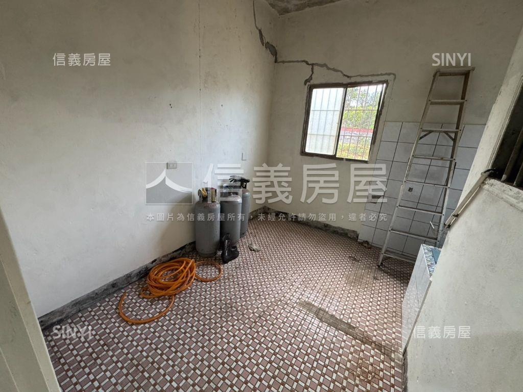 專任☆新光路二段透天房屋室內格局與周邊環境