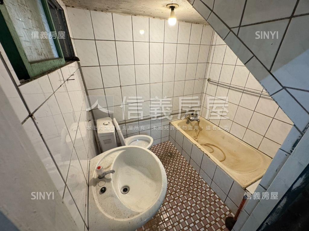 專任☆新光路二段透天房屋室內格局與周邊環境