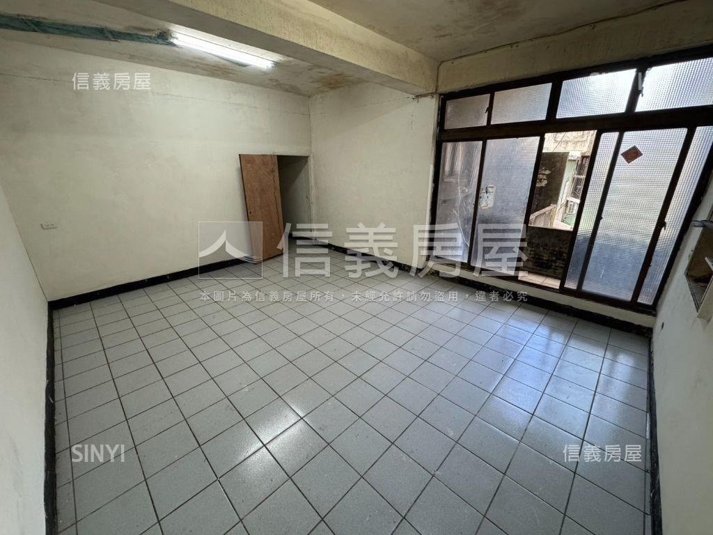 專任☆新光路二段透天房屋室內格局與周邊環境