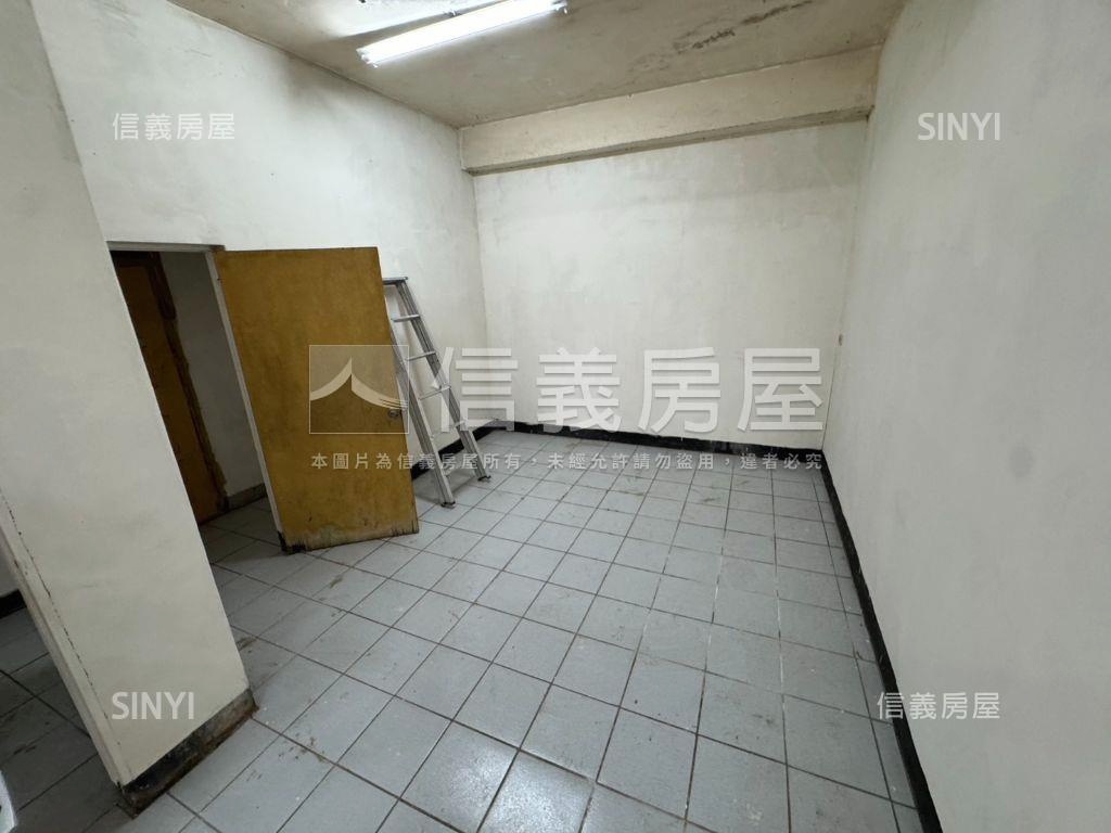 專任☆新光路二段透天房屋室內格局與周邊環境