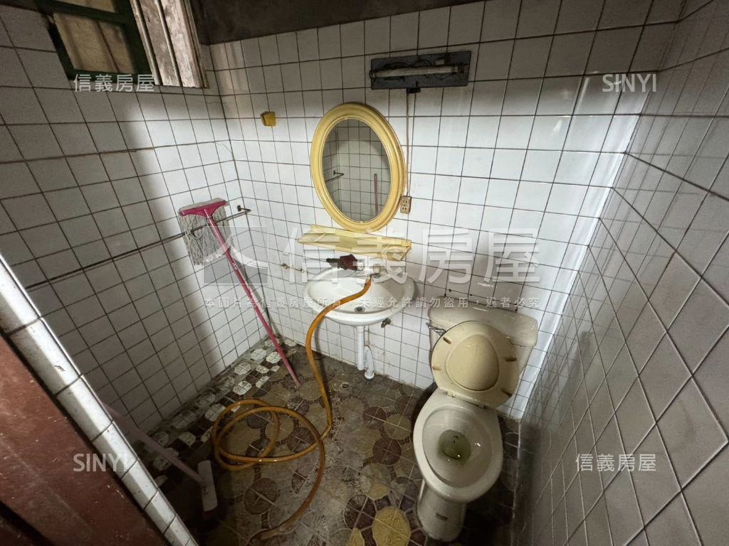 專任☆新光路二段透天房屋室內格局與周邊環境