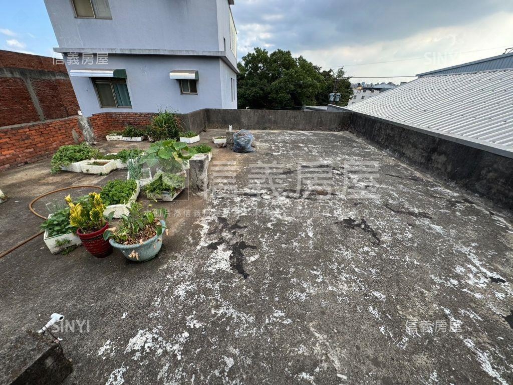 專任☆新光路二段透天房屋室內格局與周邊環境