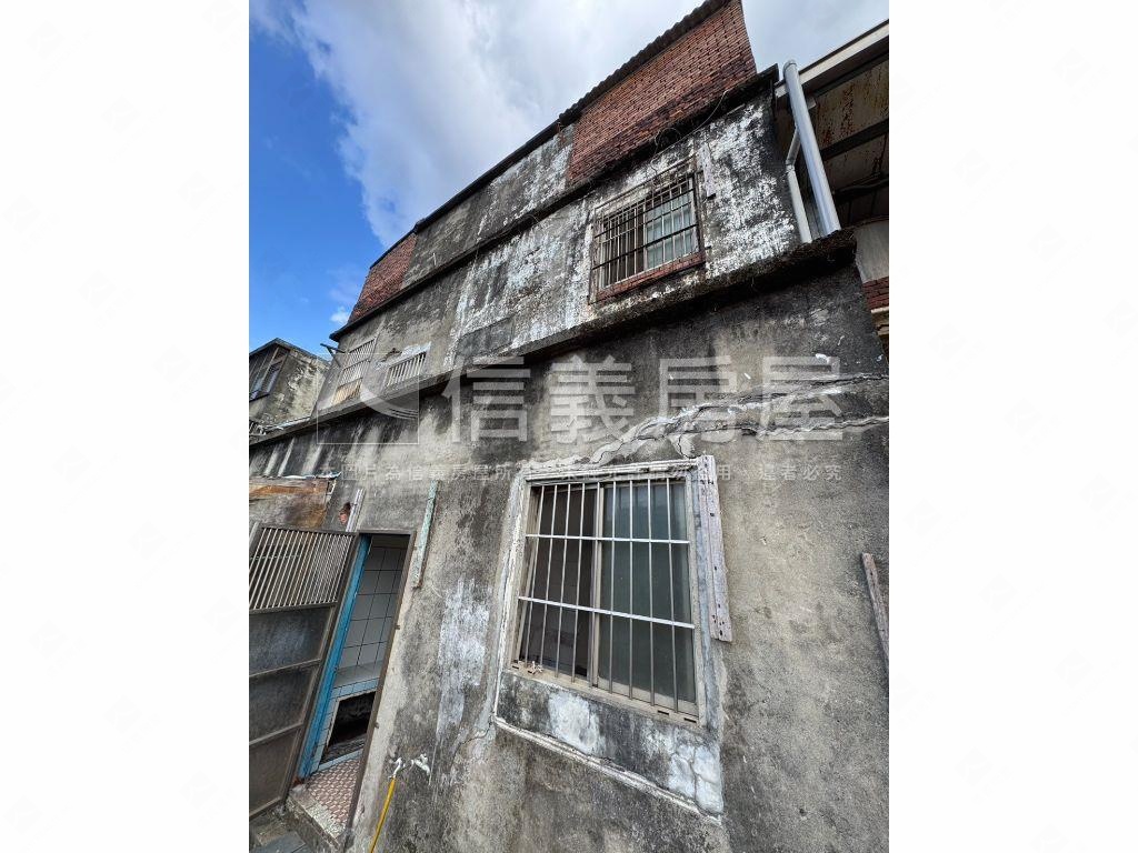 專任☆新光路二段透天房屋室內格局與周邊環境