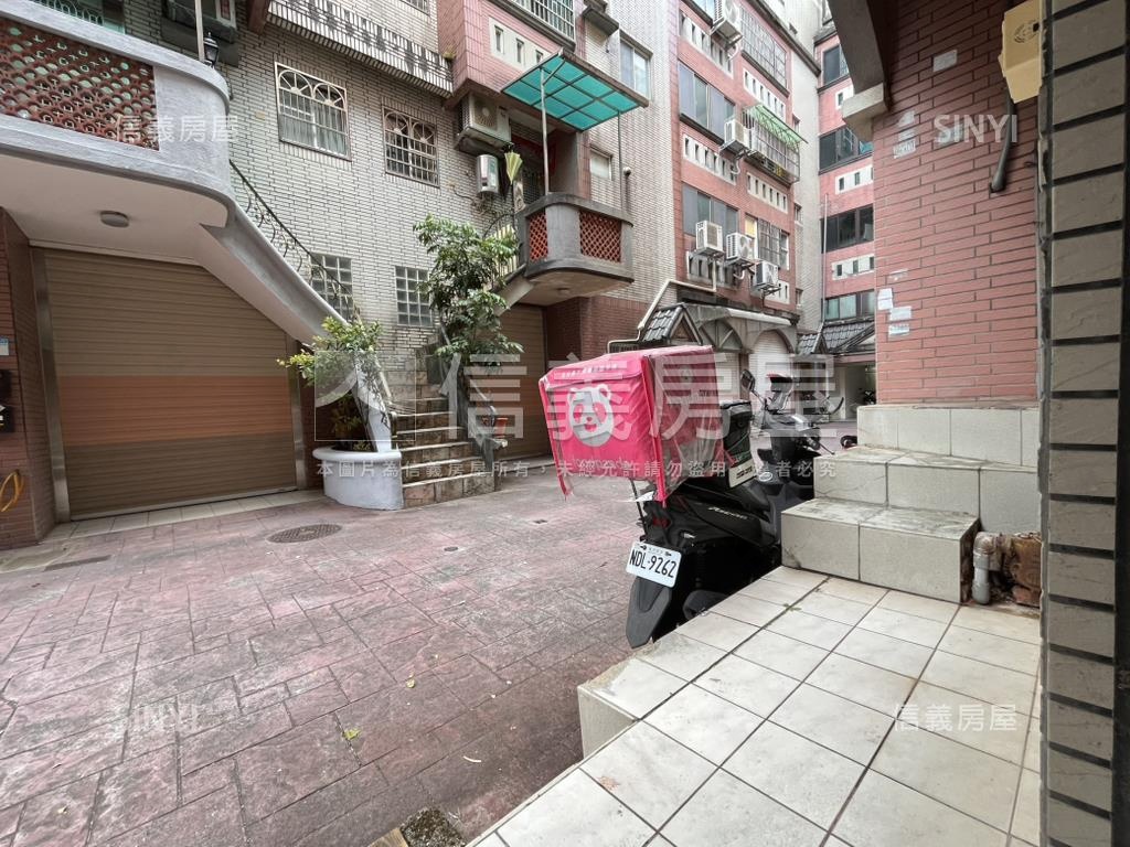 中豐路山頂段收租透店房屋室內格局與周邊環境