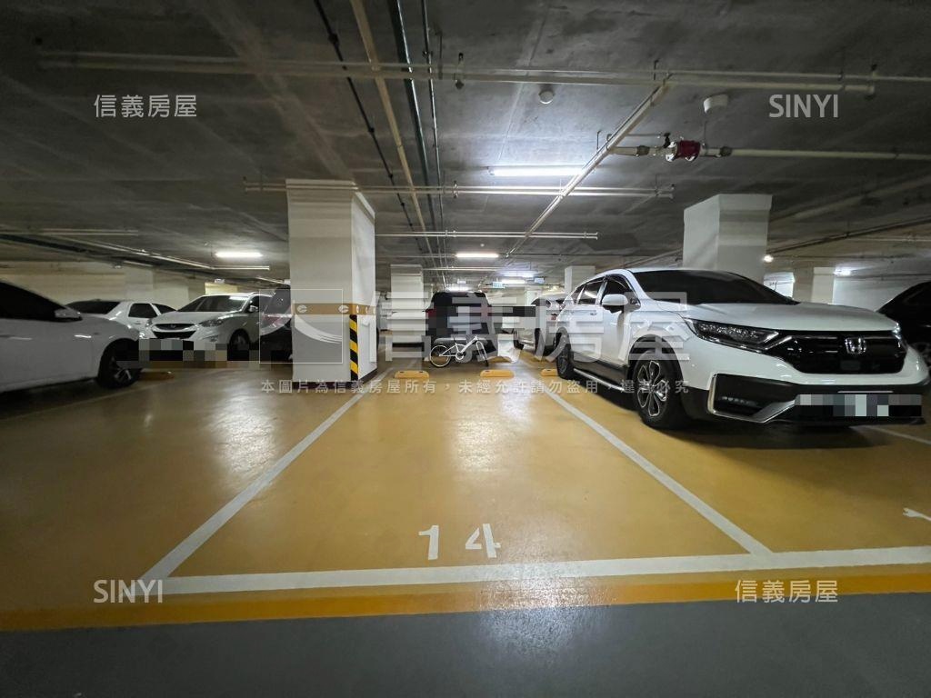 遠雄龍岡一期美三房車位房屋室內格局與周邊環境