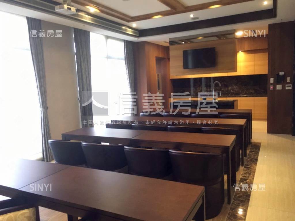 遠雄龍岡一期美三房車位房屋室內格局與周邊環境