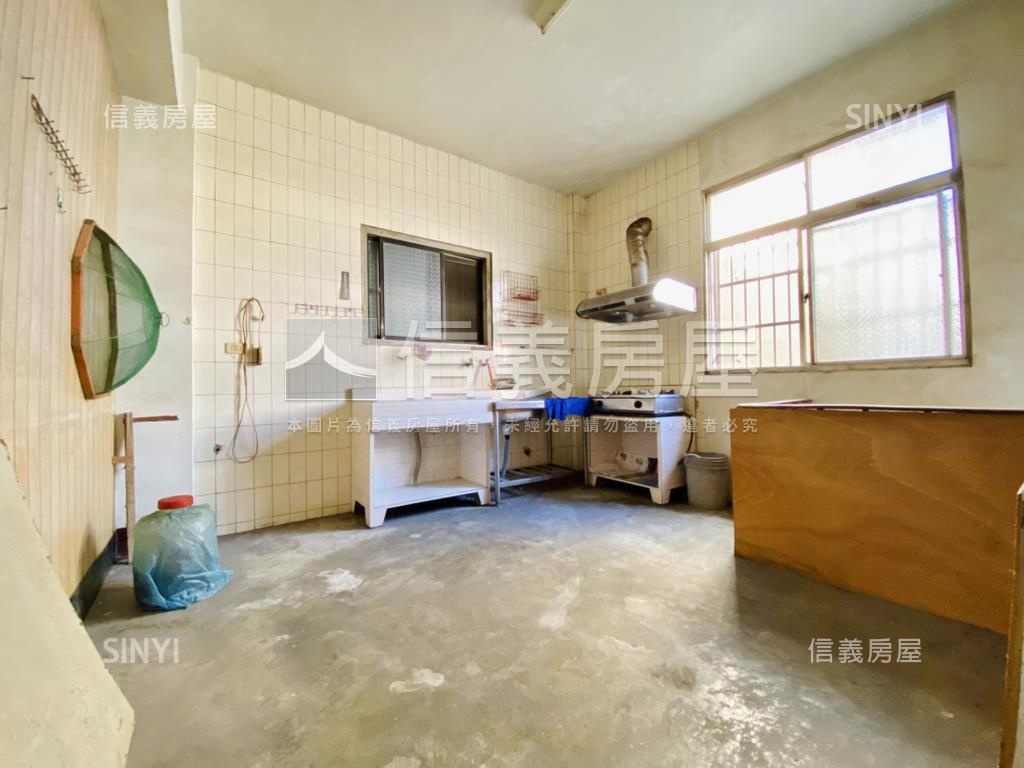 豐圳公園旁前後出入透天房屋室內格局與周邊環境