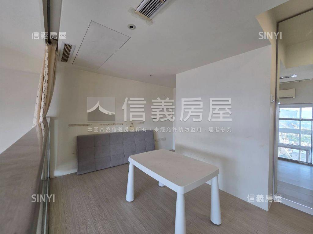 站前凱悅近捷運挑高星空景房屋室內格局與周邊環境