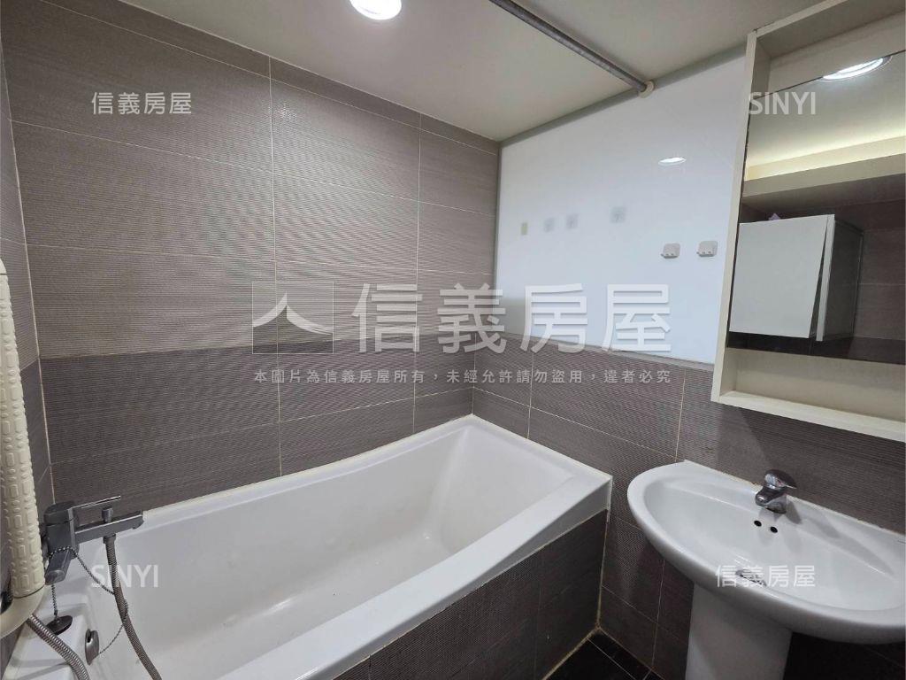 站前凱悅近捷運挑高星空景房屋室內格局與周邊環境