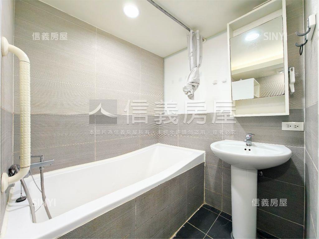 站前凱悅近捷運挑高星空景房屋室內格局與周邊環境