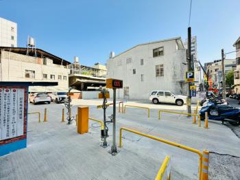 近中興大學約１６米寬土地