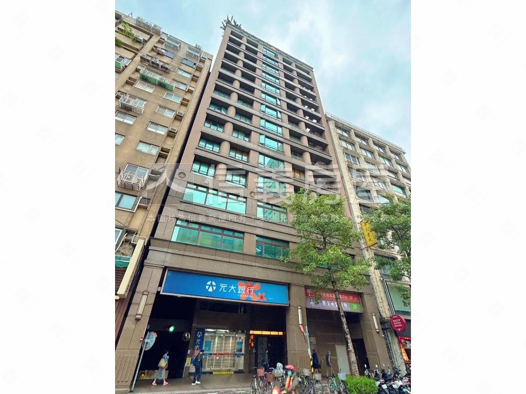 誠售龍門閱讀台大三房車位房屋室內格局與周邊環境