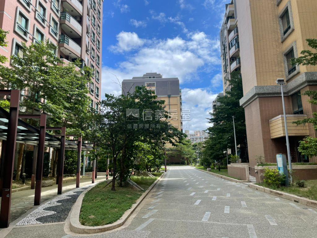 大鵬新城三房房屋室內格局與周邊環境