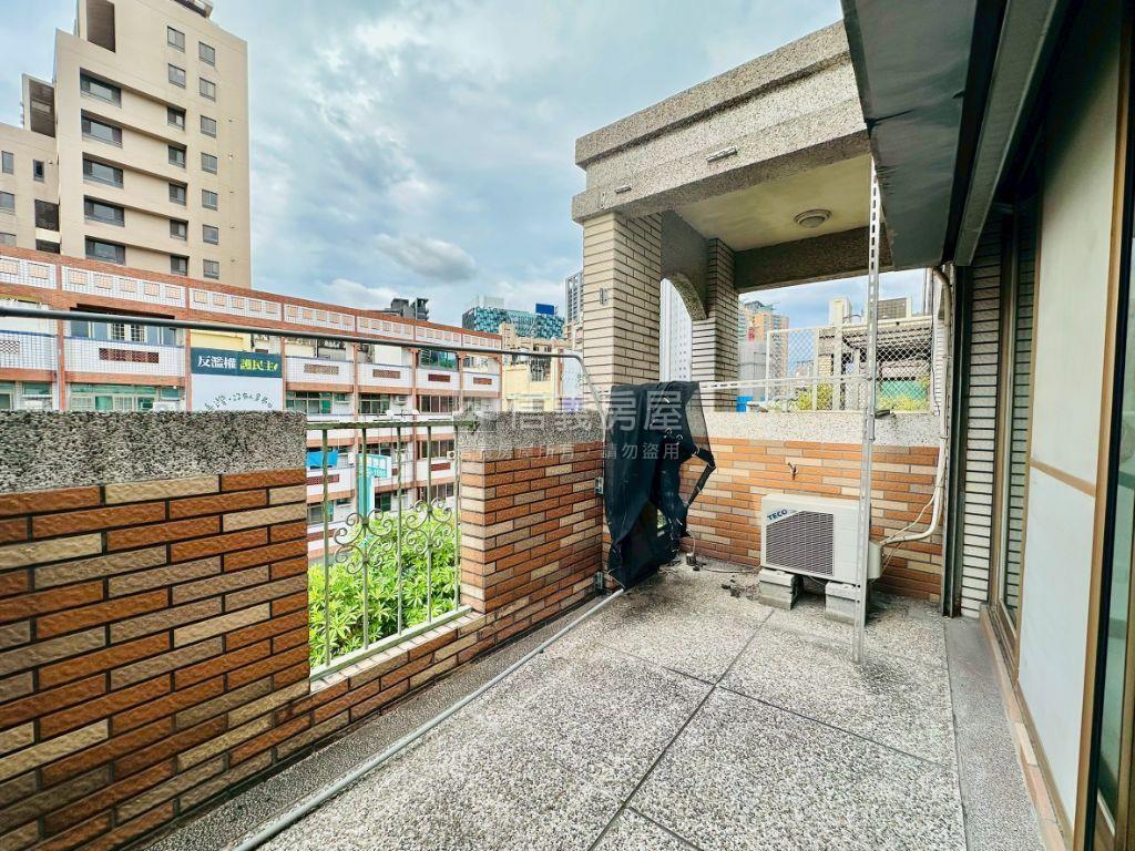正朝馬路質感店面房屋室內格局與周邊環境