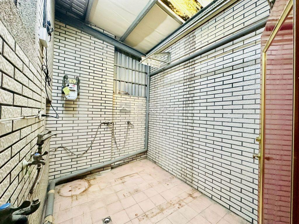 正朝馬路質感店面房屋室內格局與周邊環境