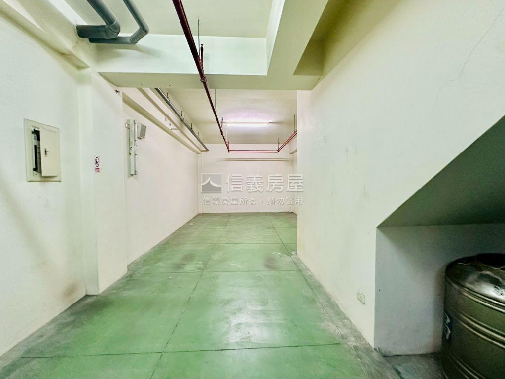正朝馬路質感店面房屋室內格局與周邊環境