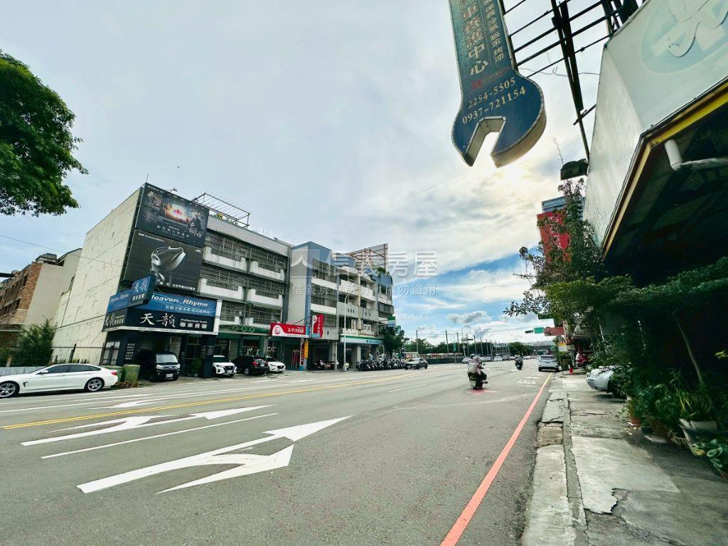 正朝馬路質感店面房屋室內格局與周邊環境