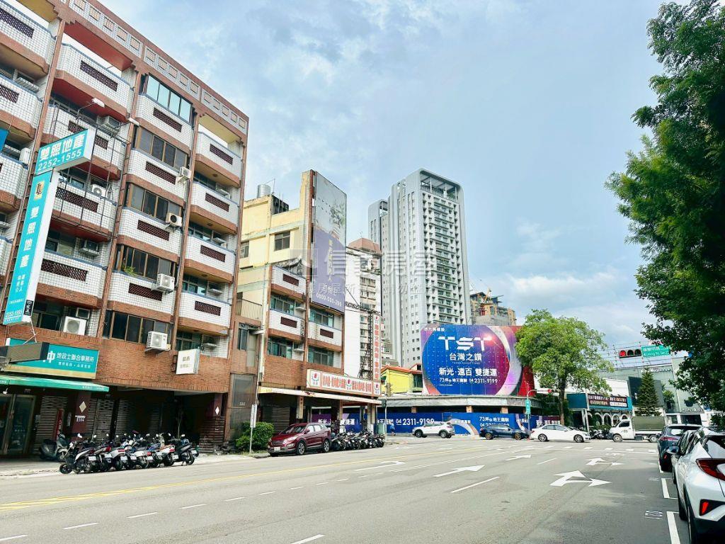 正朝馬路質感店面房屋室內格局與周邊環境