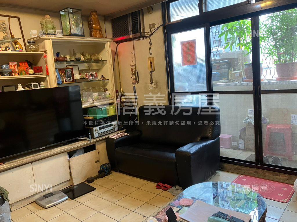 走路就到捷運站健身公寓房屋室內格局與周邊環境