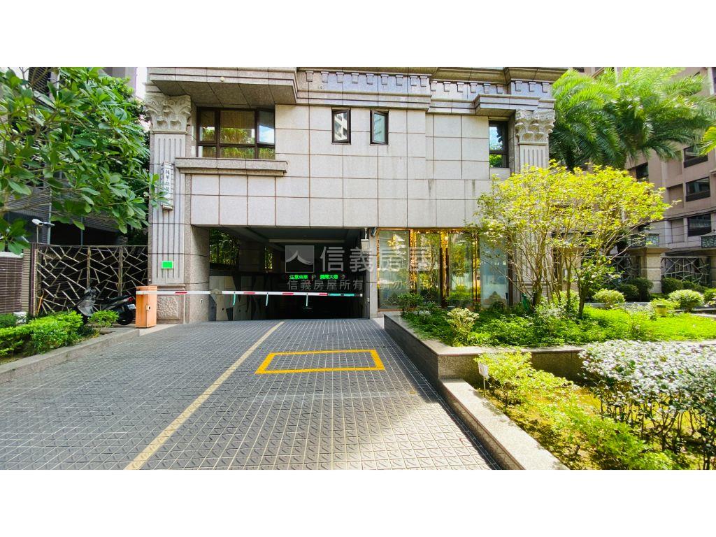 鴻華欣苑兩房車位房屋室內格局與周邊環境
