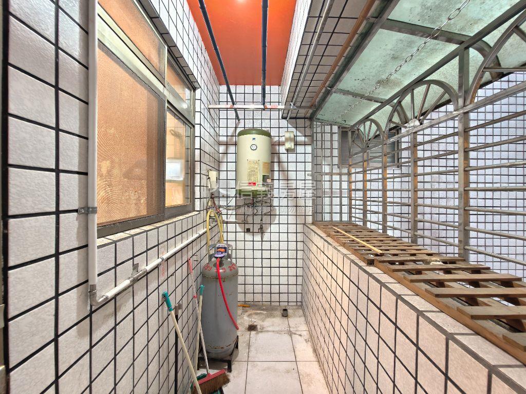 三峽民族質感華廈三房車位房屋室內格局與周邊環境