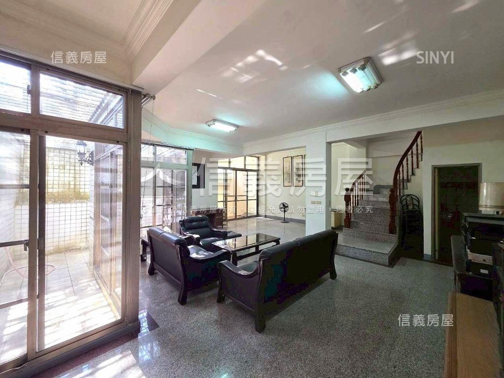 悠居山林大地坪大面寬別墅房屋室內格局與周邊環境