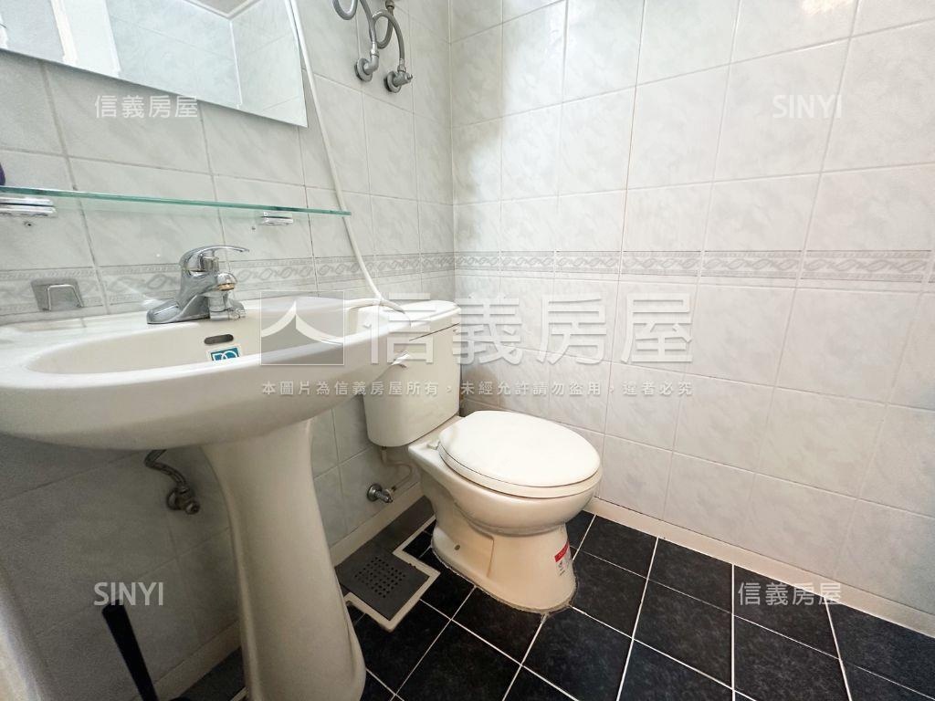 城市經典。美裝潢陽台套房房屋室內格局與周邊環境