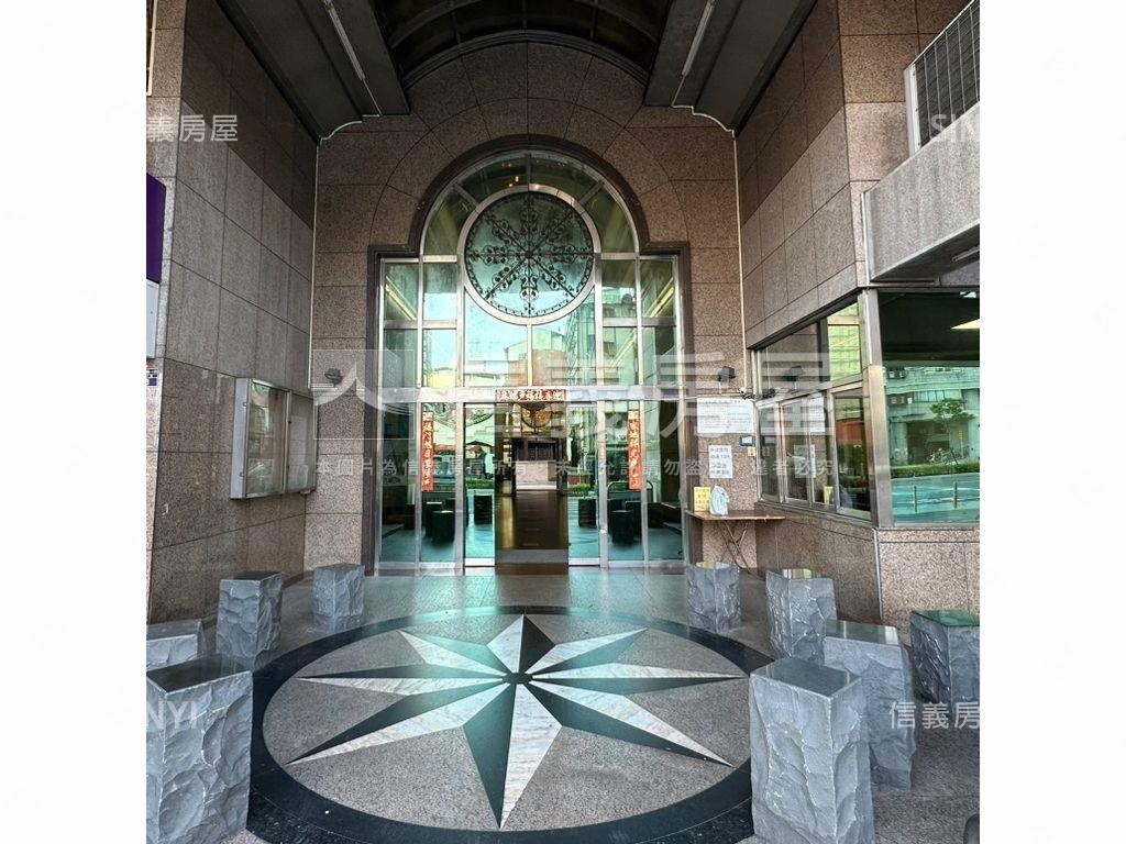 城市經典。美裝潢陽台套房房屋室內格局與周邊環境