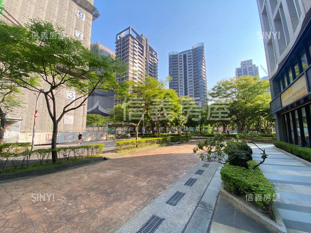 長耀里沉靜在富貴公園裡房屋室內格局與周邊環境