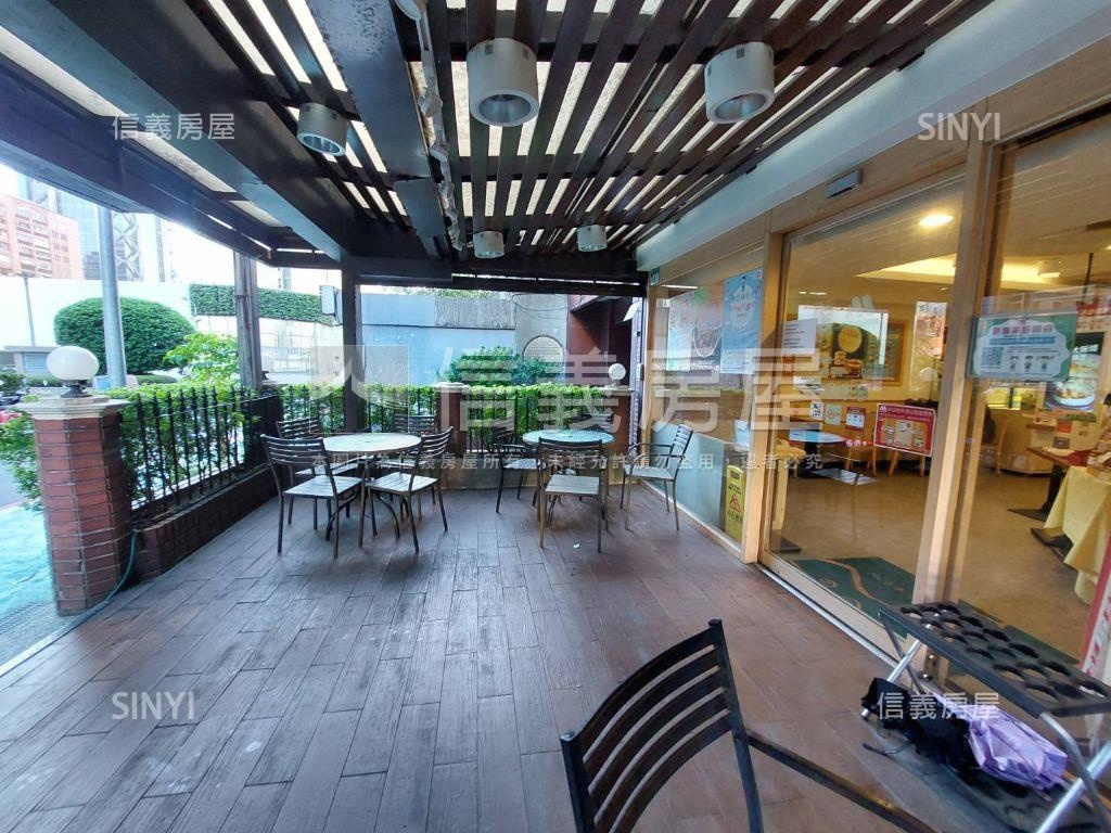 連鎖品牌。金店面房屋室內格局與周邊環境