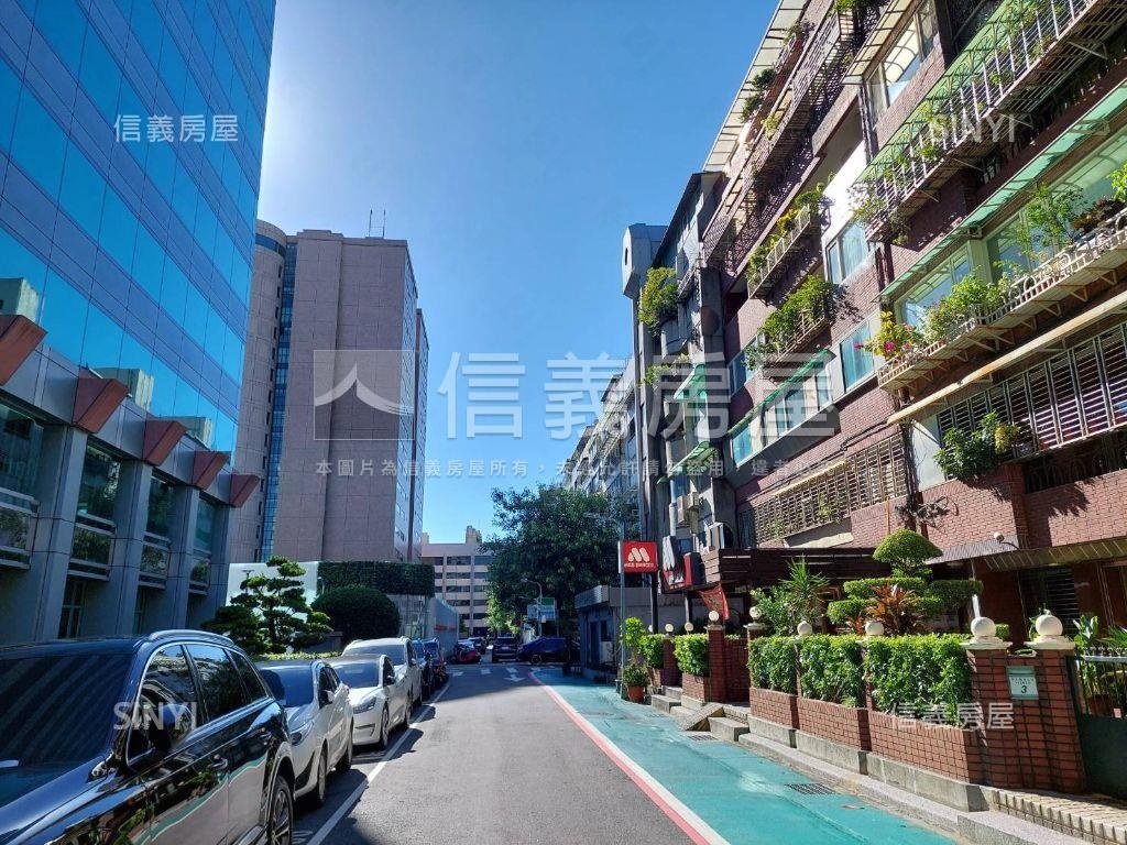 連鎖品牌。金店面房屋室內格局與周邊環境