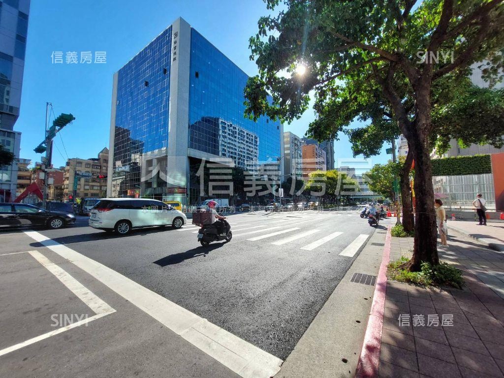 連鎖品牌。金店面房屋室內格局與周邊環境