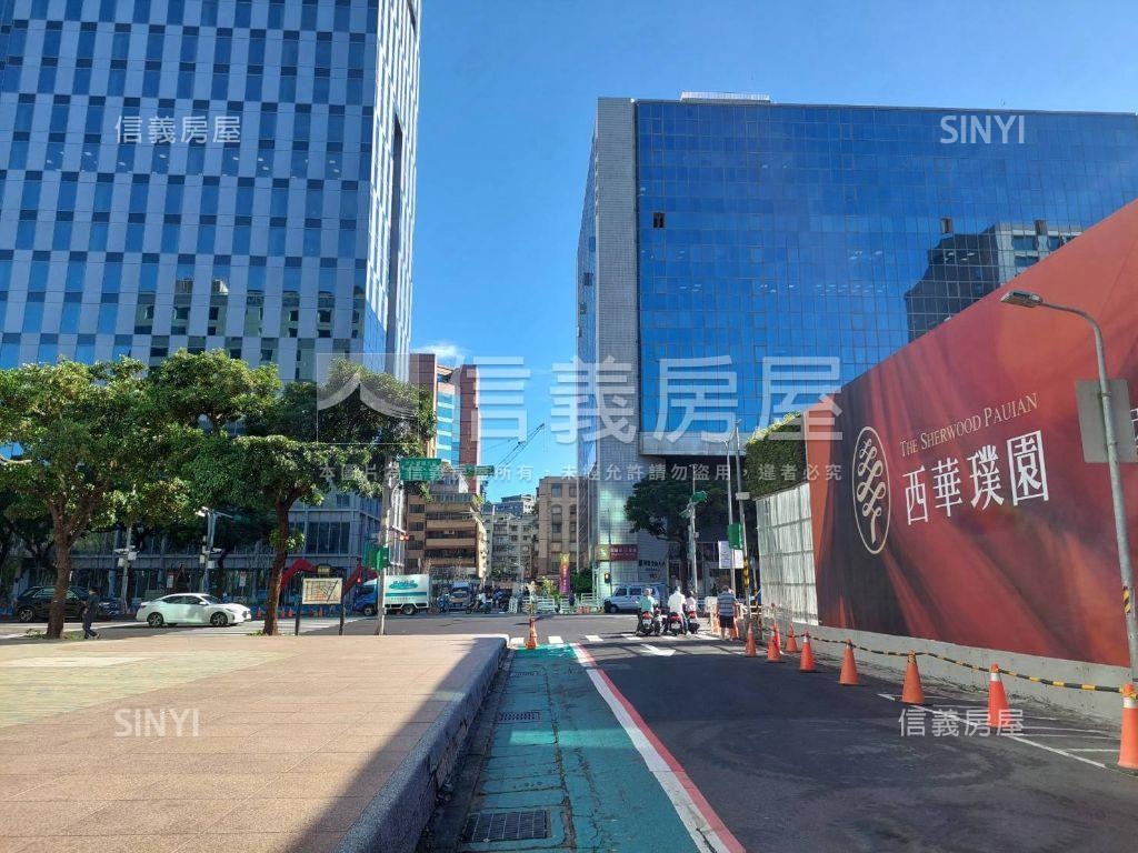 連鎖品牌。金店面房屋室內格局與周邊環境
