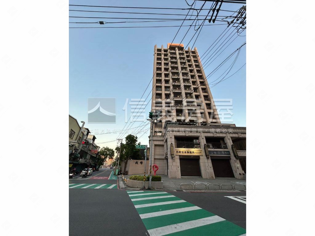 冠軍城峰三房平面車位房屋室內格局與周邊環境